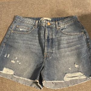 NEW ZARA DENIM SHORTS SIZE 10
